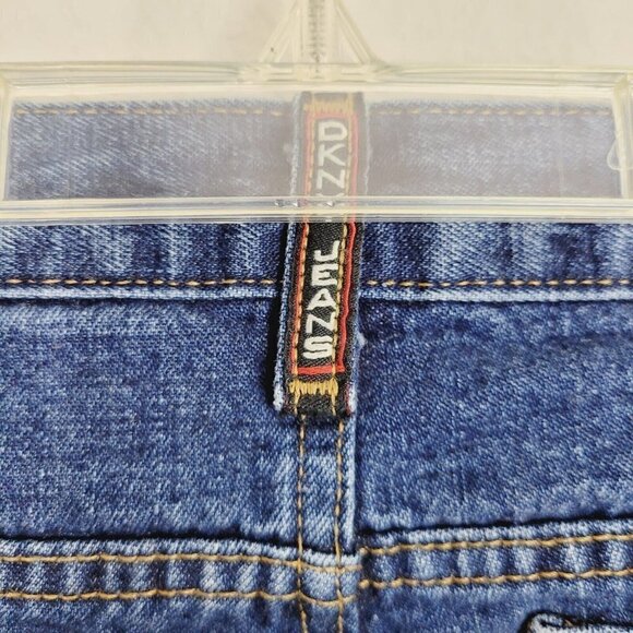 Vintage DKNY Sz 6 Women's Straight Jeans Med Wash Mid Rise Y2K No Stretch EUC - Picture 9 of 10